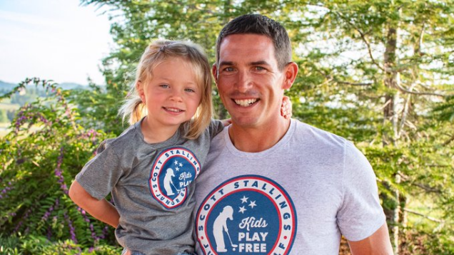 Scott Stallings with child posing in Kids Ply Free t-shirts.